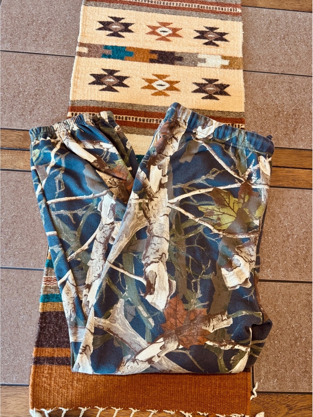 Camo sweatpants size large
